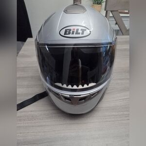 BILT Silver Full-Face Motorcycle Helmet – Size Large DOT Approved